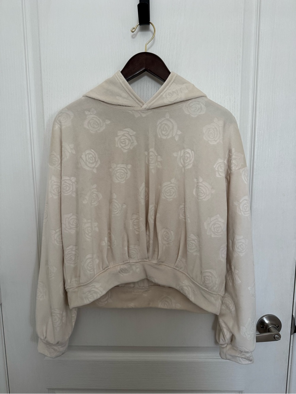 NEVER WORN Girls Hooded Cream Pullover With Rose Pattern. Size XL.